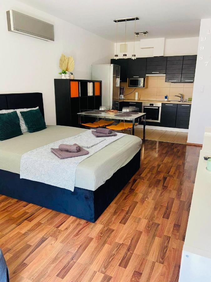 Corvin Boutique Apartment Parking In The Plaza 부다페스트 외부 사진